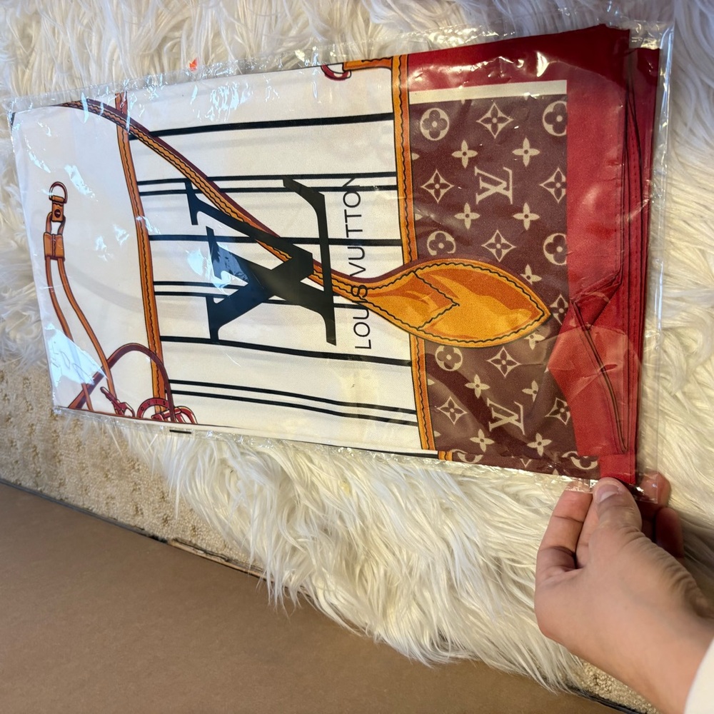 My Neverfull Shawl 90x90 luxury vibes Silky scarf LOUIS VUlTTON‼️LAST ONE - Picture 11 of 12